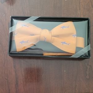 Van Heusen shark bowtie